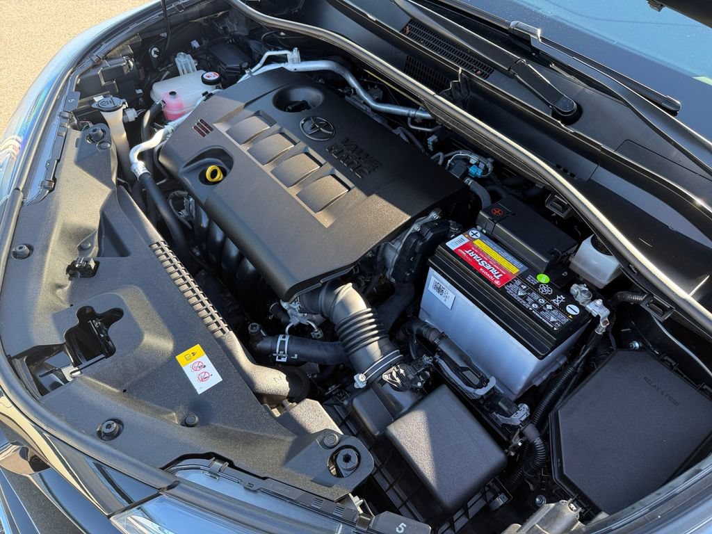 Used 2019 Toyota C-HR XLE FWD image 31