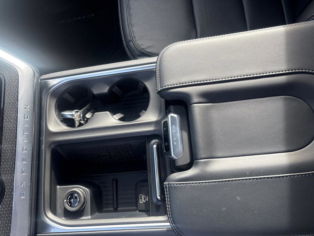 New 2025 Ford Expedition Max Platinum w/ Stealth Performance Package image 28