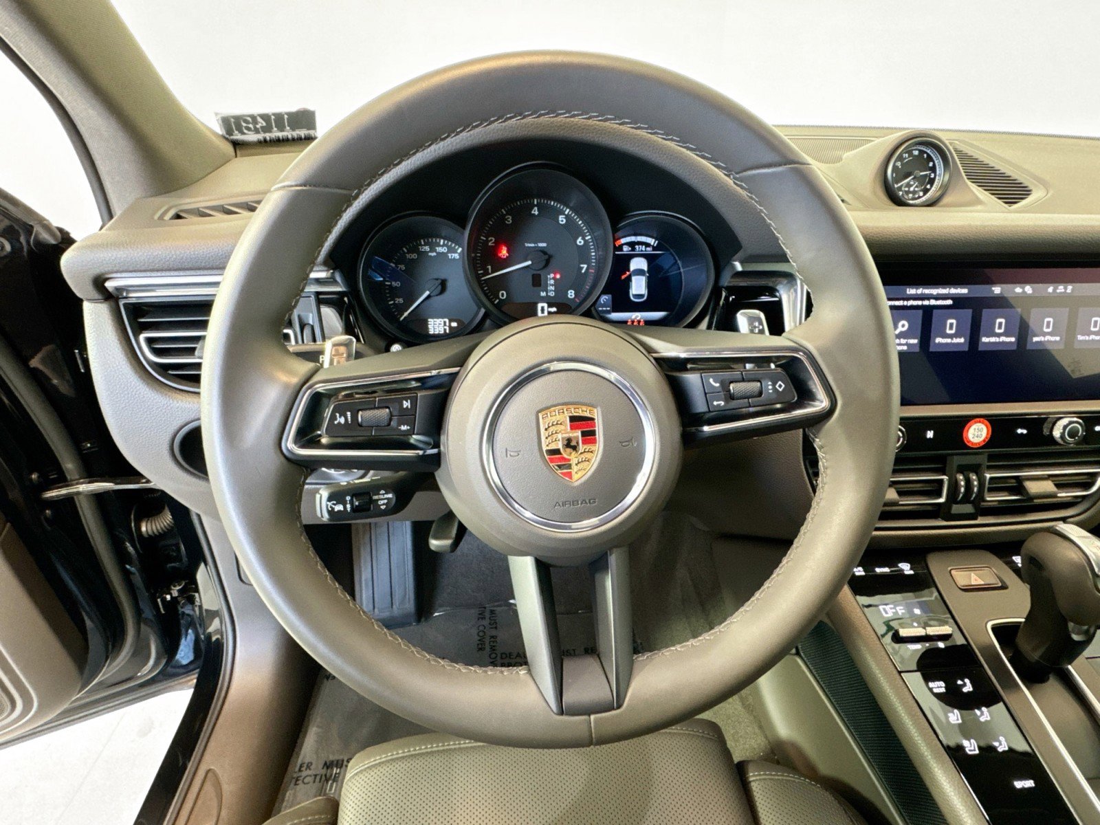 Certified 2025 Porsche Macan image 13