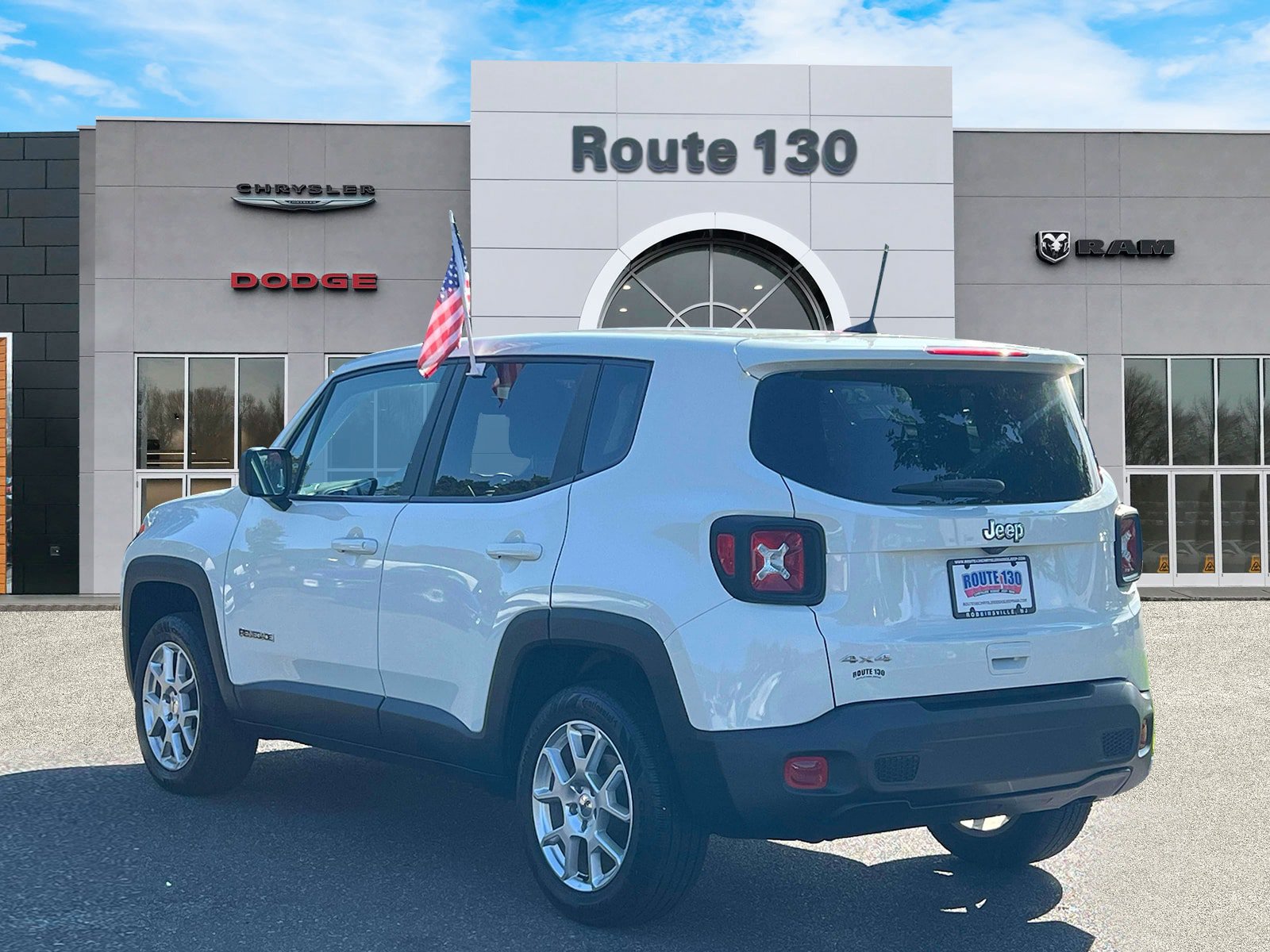 Used 2023 Jeep Renegade Latitude AWD/4WD image 3