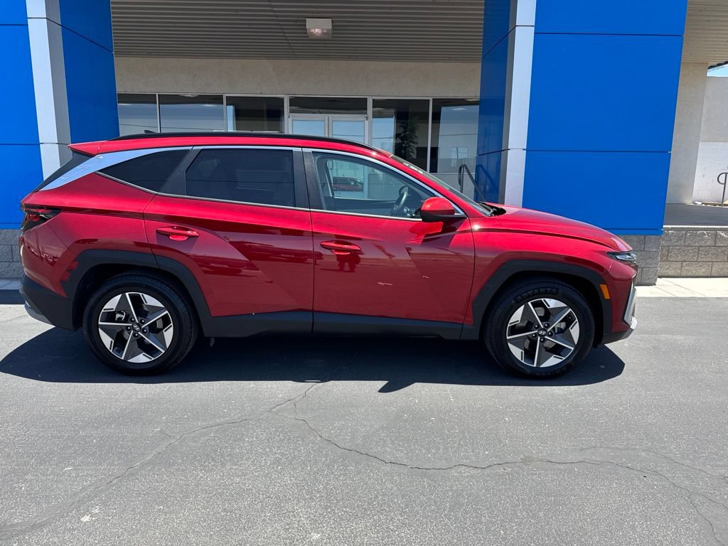 Used 2025 Hyundai Tucson SEL FWD image 2
