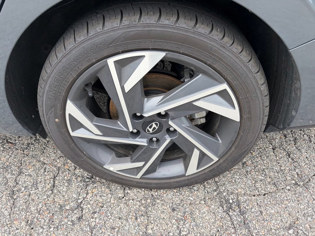 Used 2025 Hyundai Elantra SEL FWD image 17