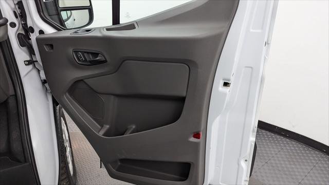 Used 2022 Ford E-Transit Medium Roof image 19
