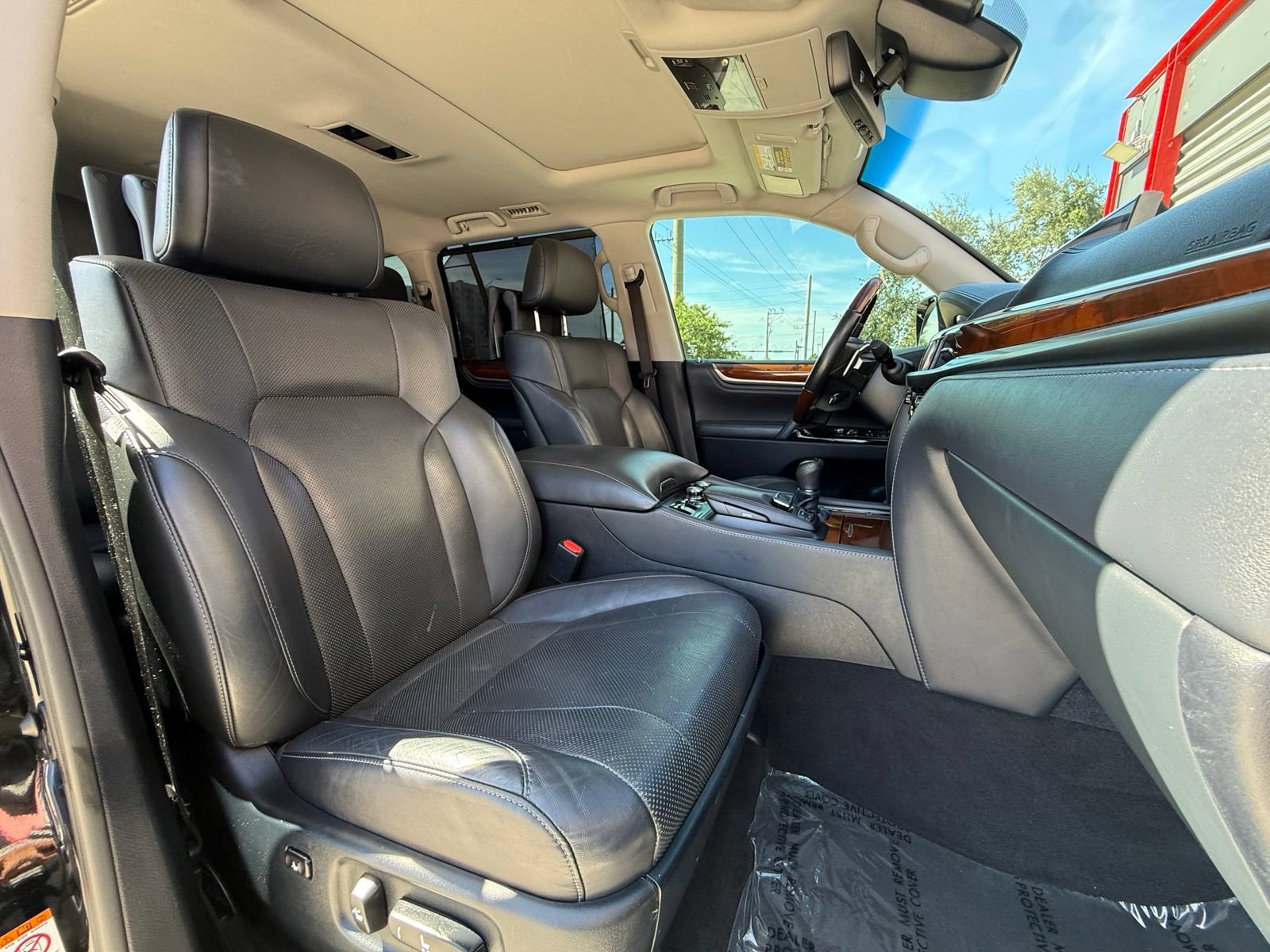 Used 2019 Lexus LX 570 4WD w/ Luxury Package image 39