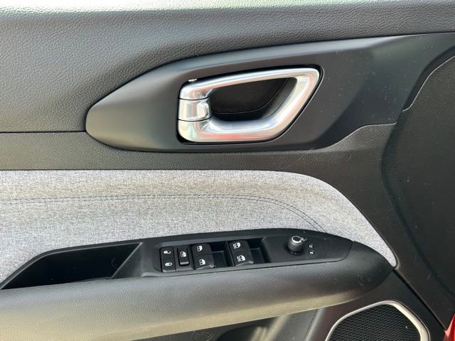 Used 2025 Jeep Compass Sport image 19