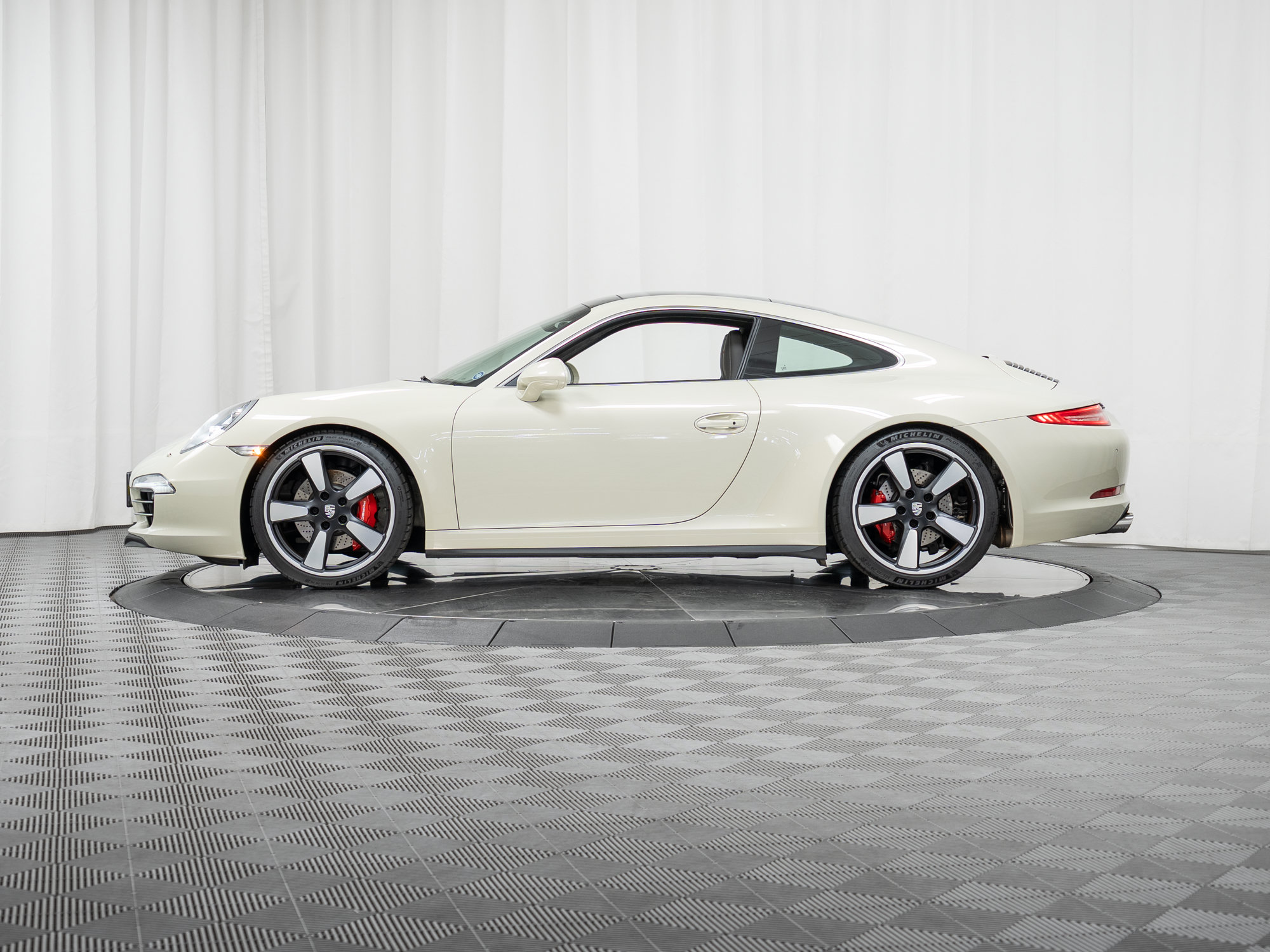 Certified 2014 Porsche 911 50th Anniversary Edition RWD image 43