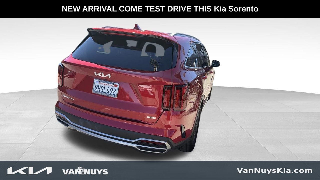 Used 2023 Kia Sorento EX image 2