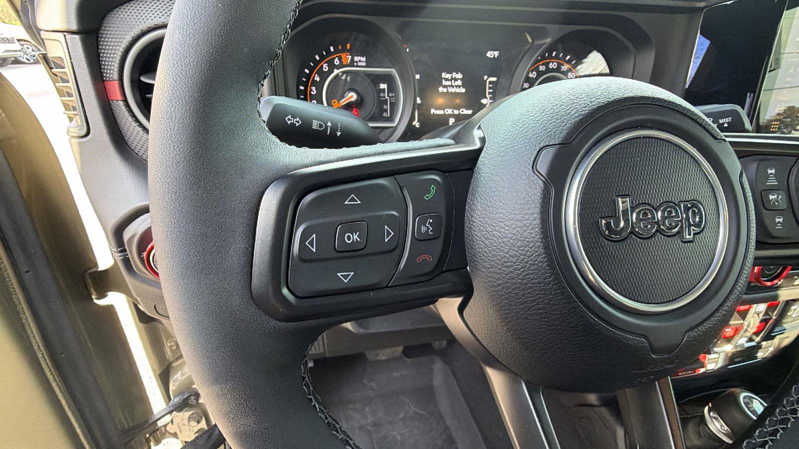 Used 2025 Jeep Gladiator Rubicon AWD/4WD image 18