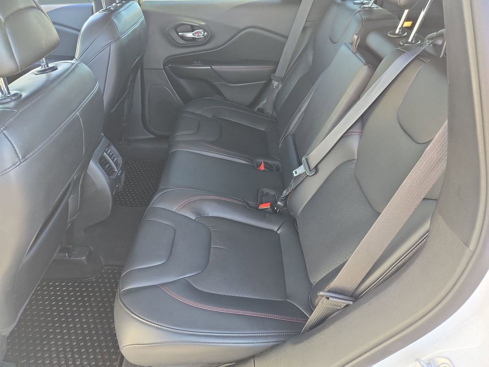 Used 2021 Jeep Cherokee Trailhawk w/ Technology Group image 15