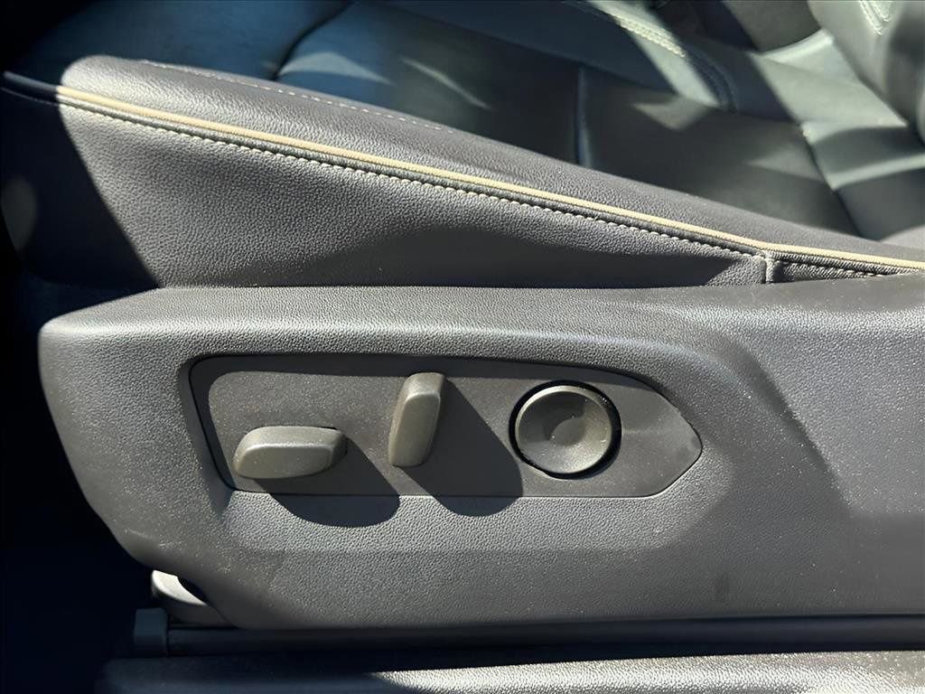 Certified 2023 GMC Yukon XL SLT image 22