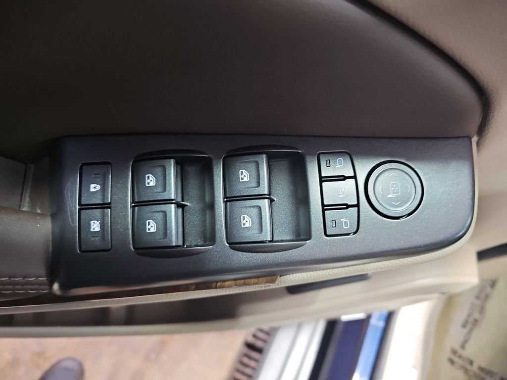 Used 2018 Chevrolet Suburban LT w/ Luxury Package image 27