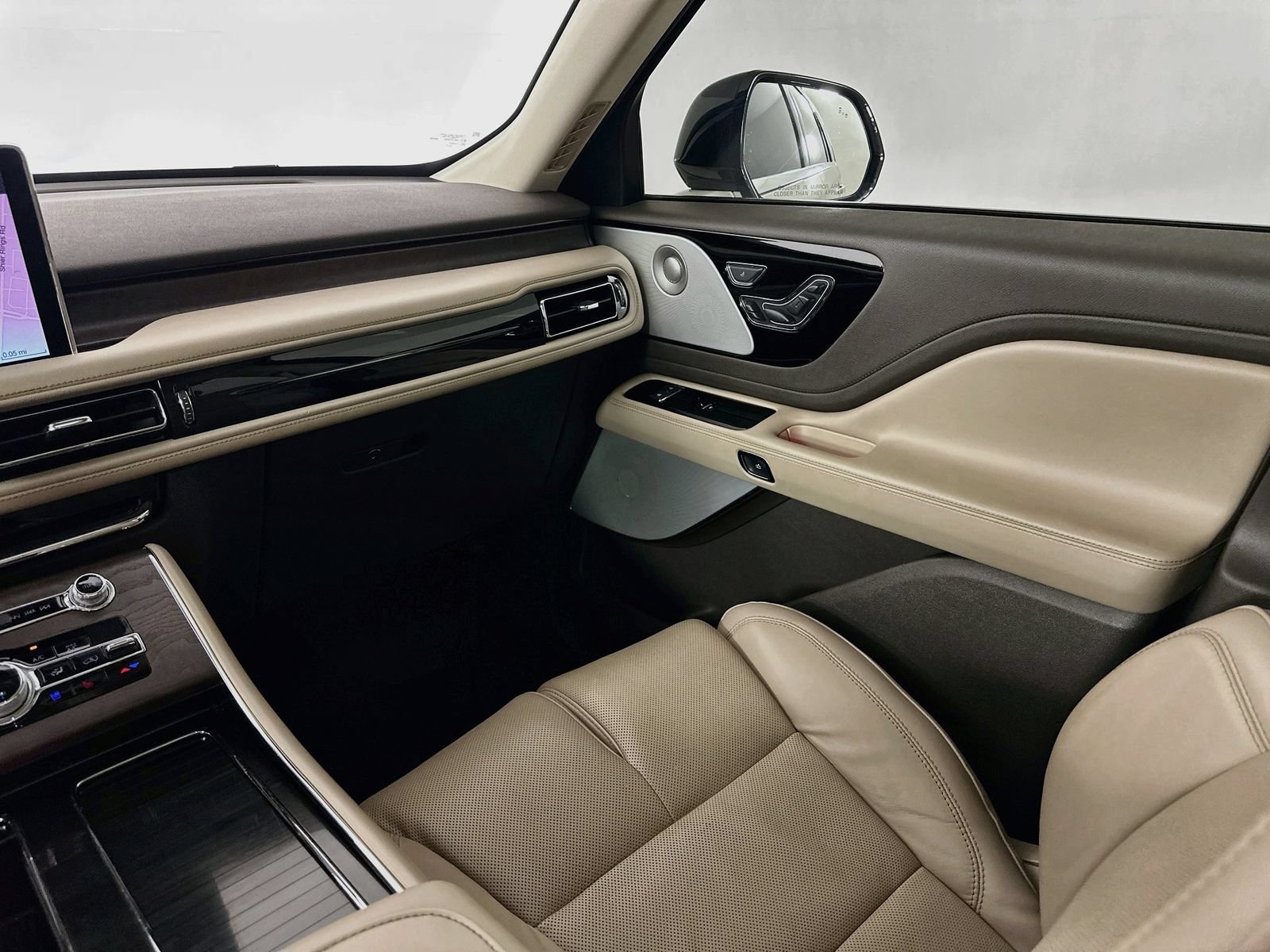 Used 2023 Lincoln Aviator Reserve w/ Equipment Group 201A AWD/4WD image 24