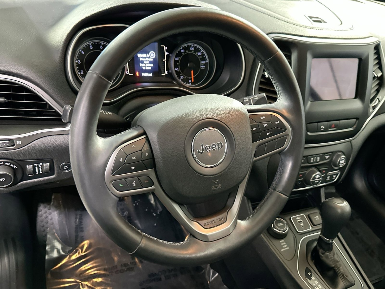 Used 2019 Jeep Cherokee Latitude Plus w/ Comfort/Convenience Group image 18