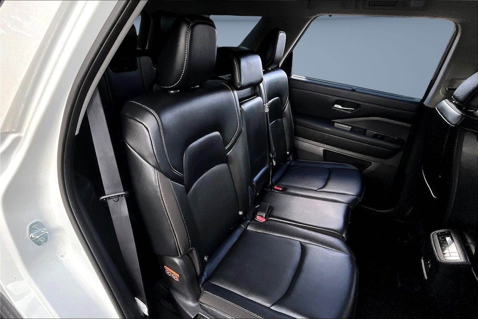 Used 2023 Nissan Pathfinder SL image 24