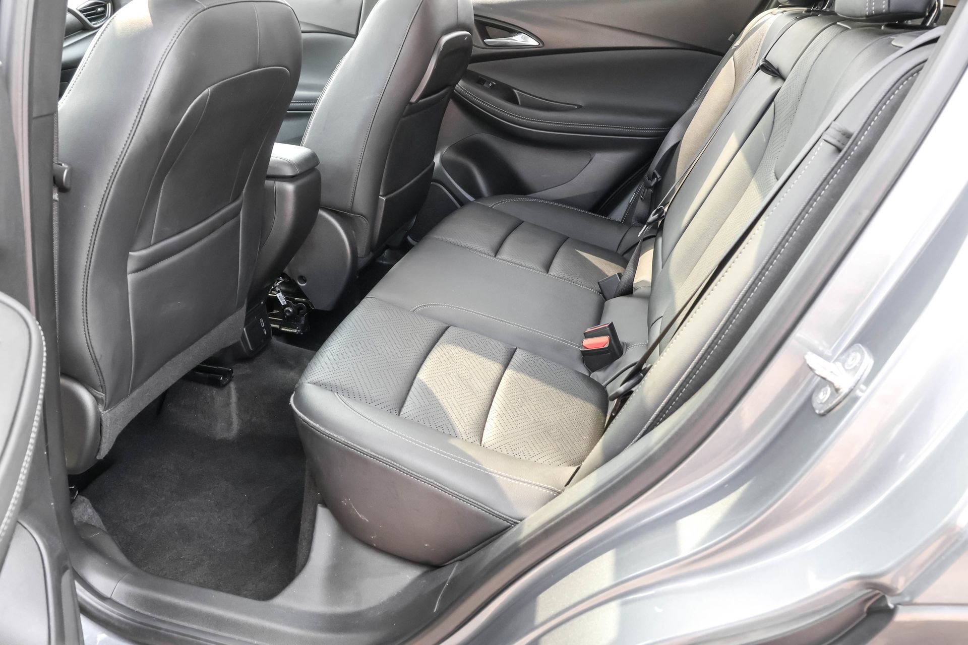 Used 2021 Buick Encore GX Essence w/ Experience Buick Package AWD/4WD image 38