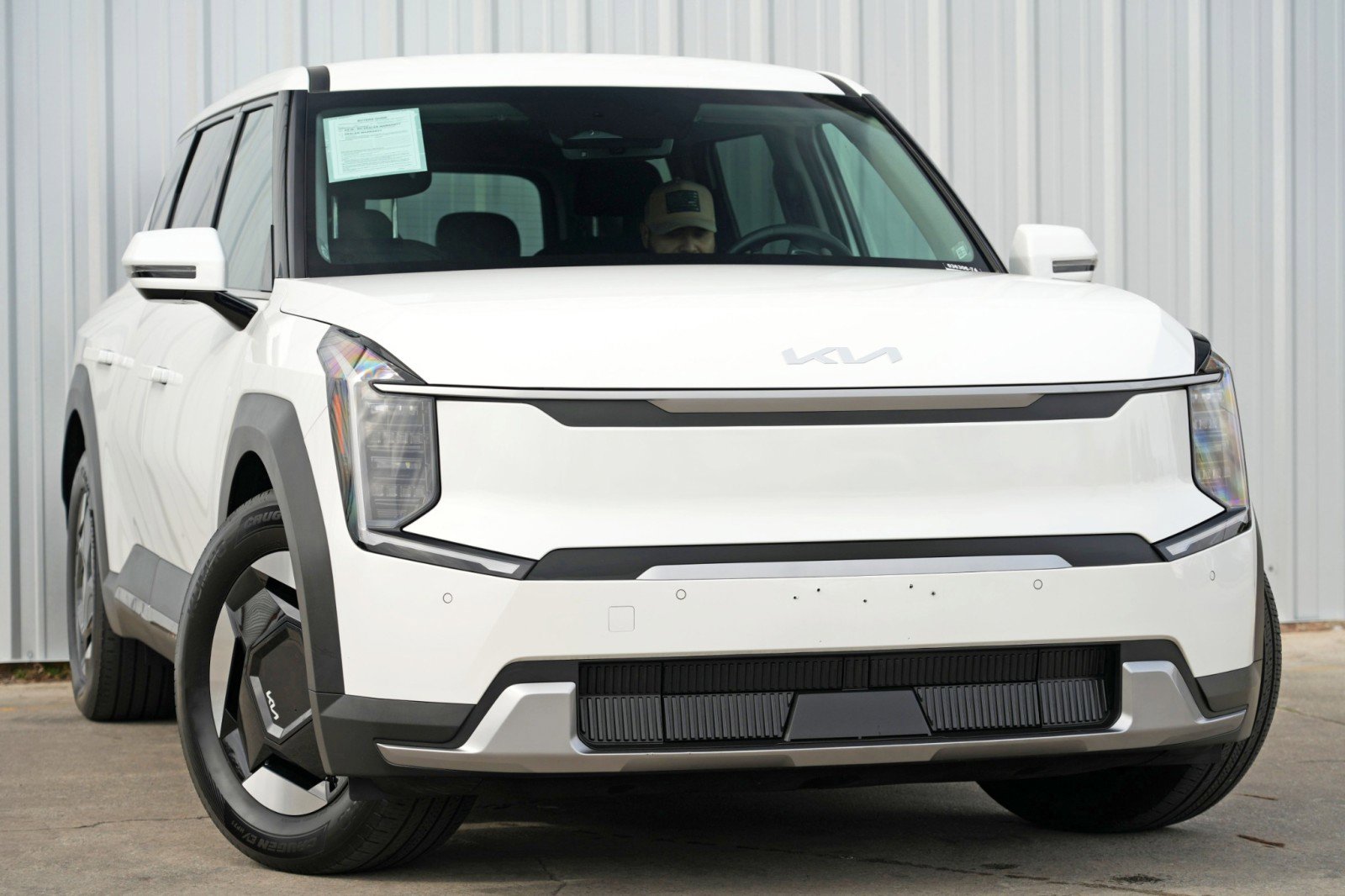 Used 2024 Kia EV9 Light Long Range image 2