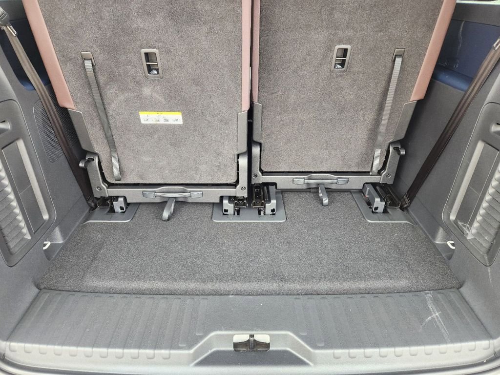 New 2025 Volkswagen ID. Buzz Pro S RWD image 24