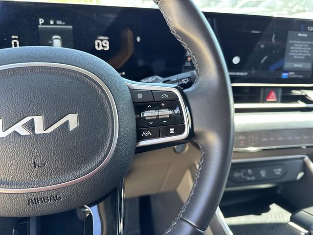 Used 2025 Kia Carnival image 29