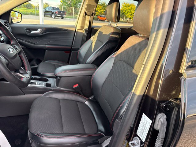 Certified 2023 Ford Escape ST-Line Select w/ Tech Pack #1 AWD/4WD image 17