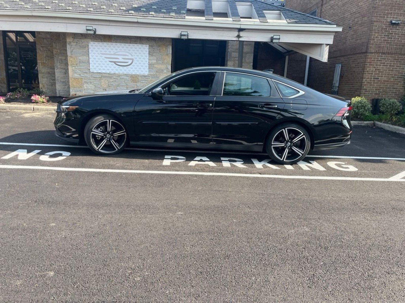Used 2023 Honda Accord Sport image 5