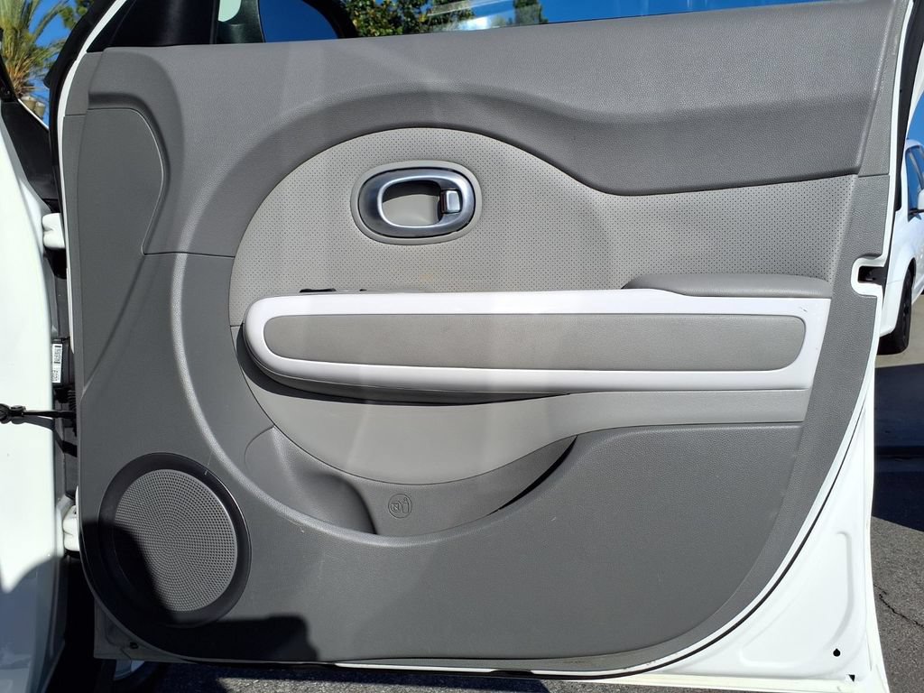 Used 2015 Kia Soul EV + FWD image 22