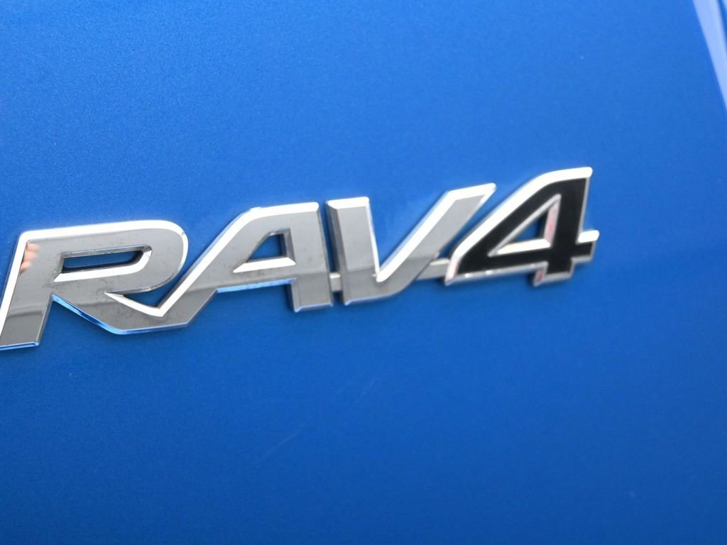 Used 2018 Toyota RAV4 XLE image 17