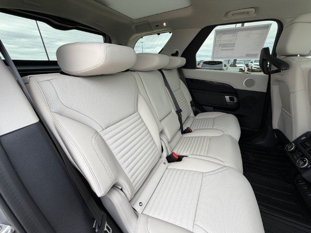 New 2026 Land Rover Discovery S AWD/4WD image 17