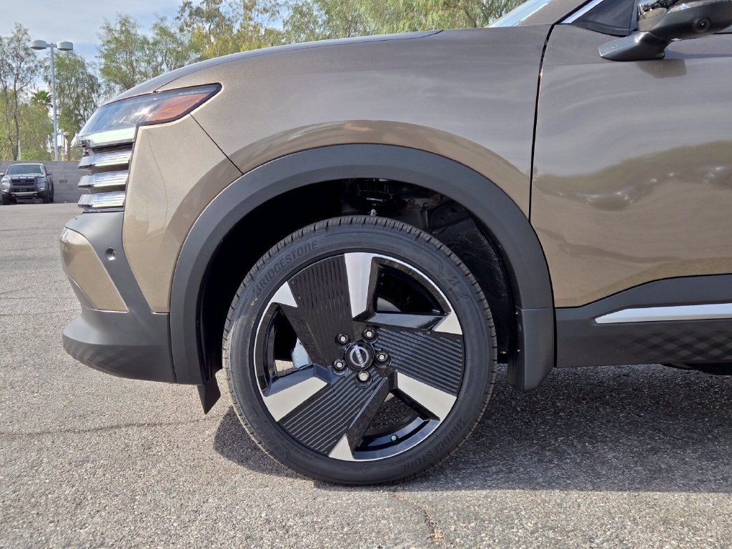 New 2026 Nissan Kicks SR w/ Cold Weather Package FWD image 5