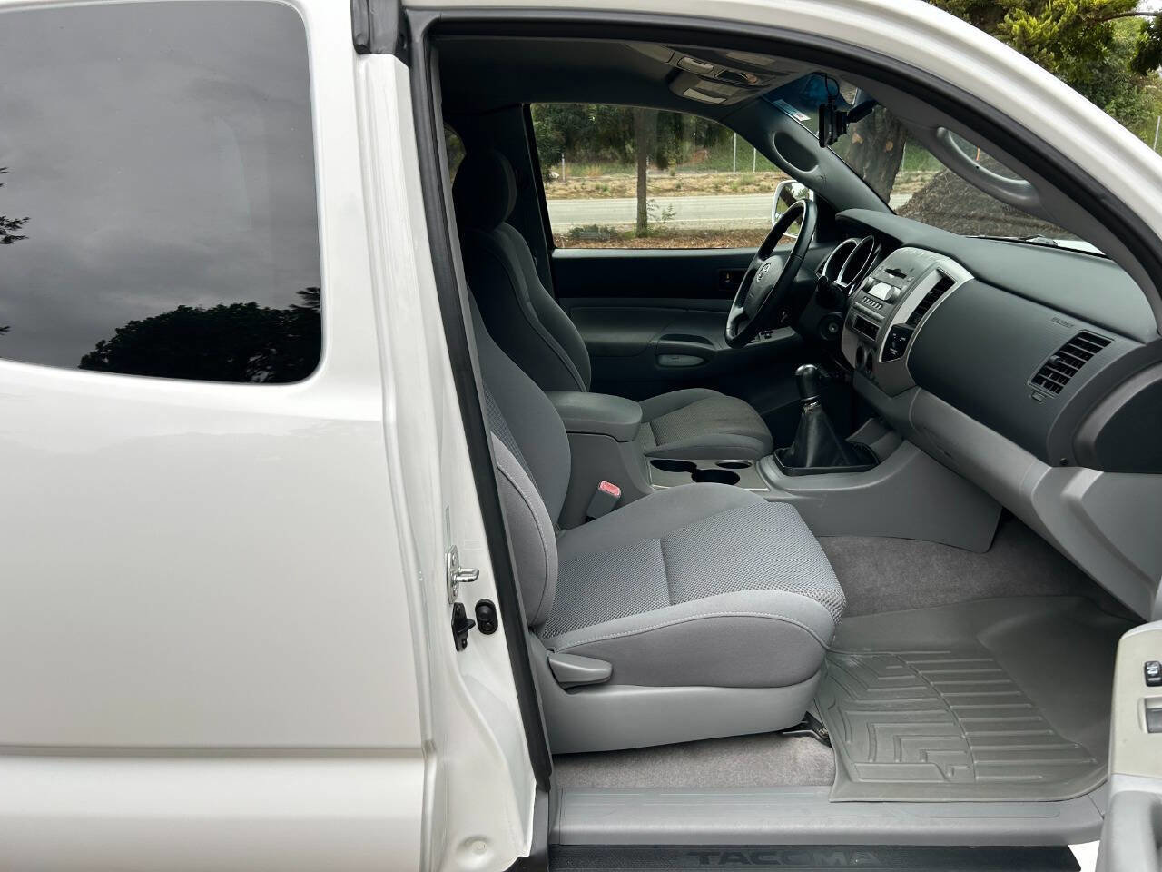 Used 2005 Toyota Tacoma PreRunner image 34