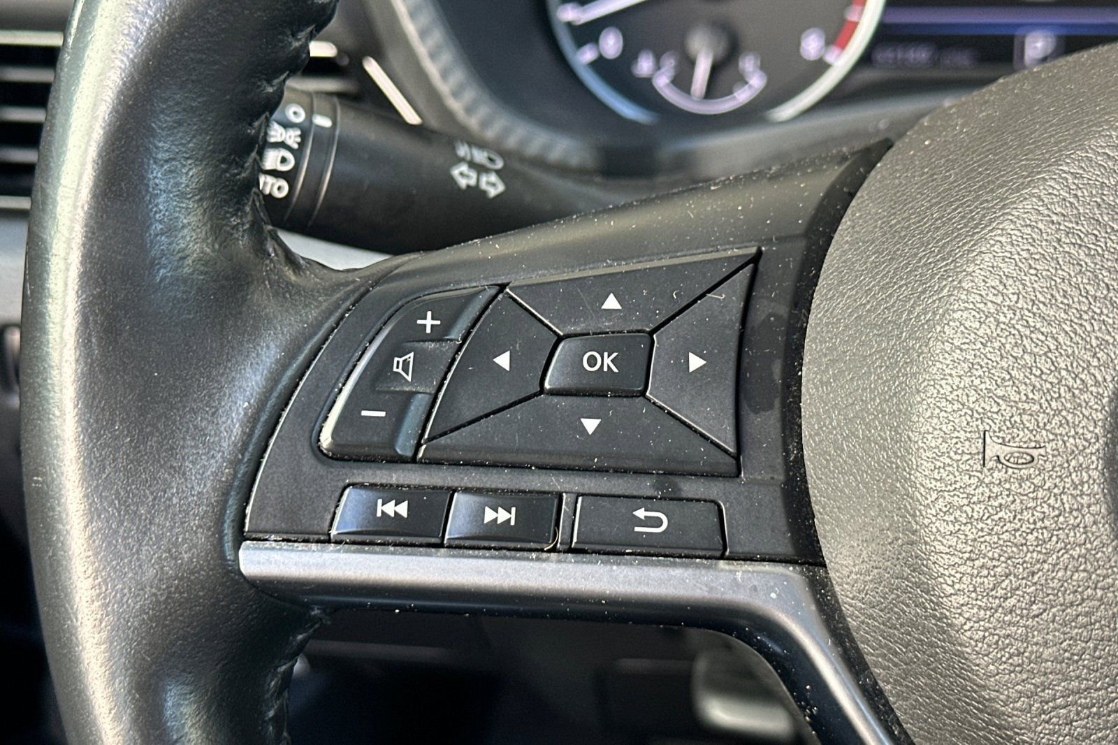 Used 2023 Nissan Sentra SV FWD image 35