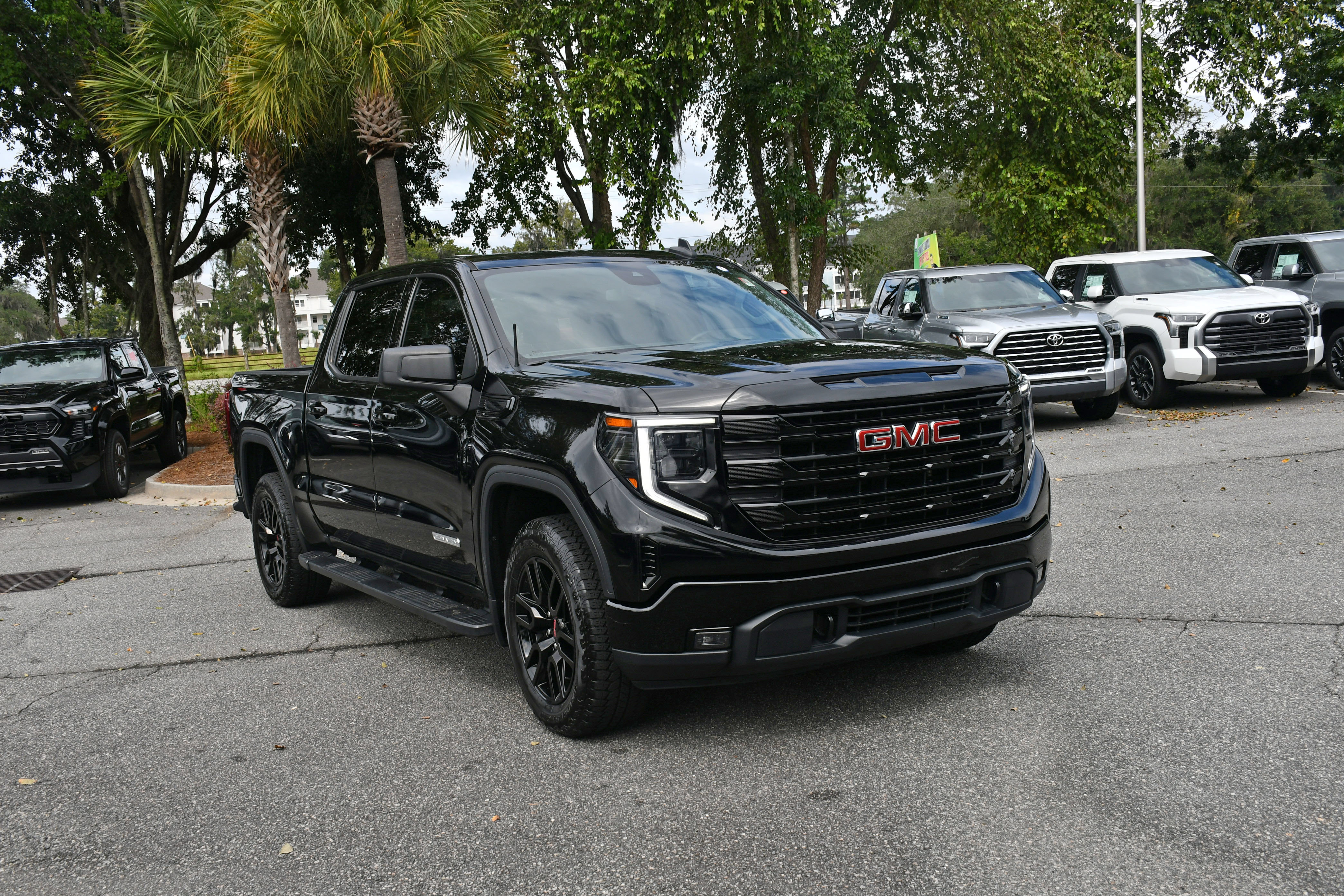 Used 2023 GMC Sierra 1500 Elevation AWD/4WD image 6