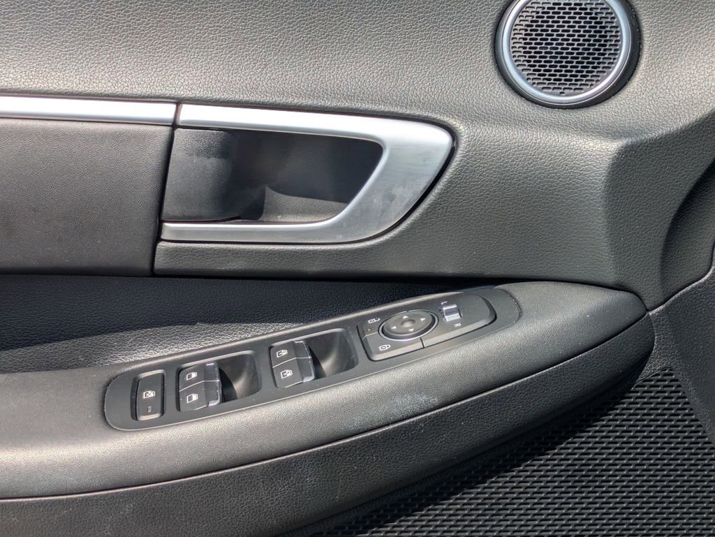 Used 2025 Hyundai Sonata SEL FWD image 13