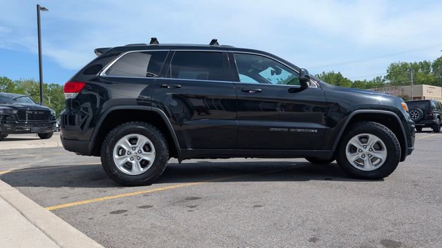Used 2017 Jeep Grand Cherokee Laredo w/ Quick Order Package 23E AWD/4WD image 4