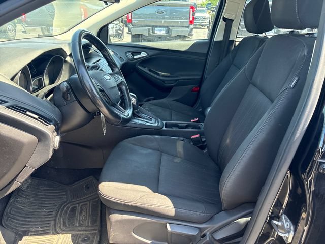 Used 2016 Ford Focus SE w/ SE Cold Weather Package FWD image 10