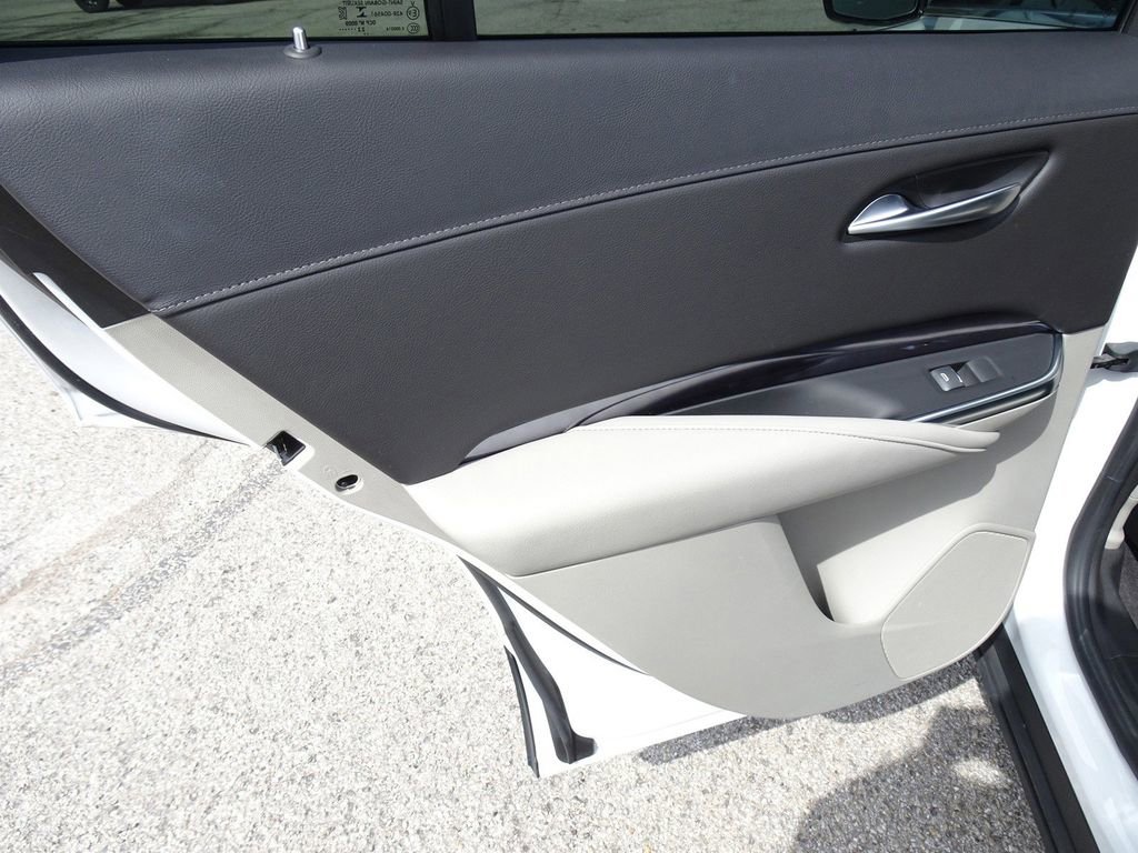 Certified 2023 Cadillac XT4 Luxury w/ Cold Weather Package image 16