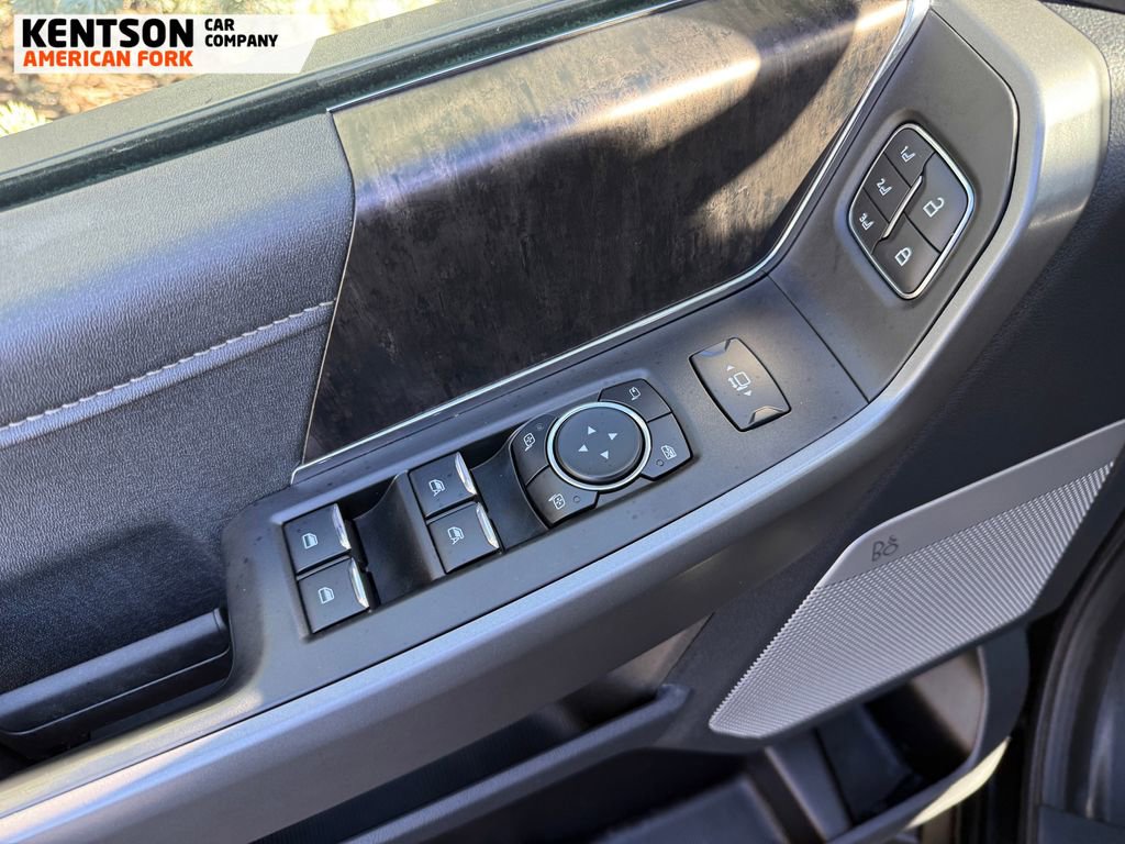 Used 2025 Ford F350 Lariat w/ Black Appearance Package image 24