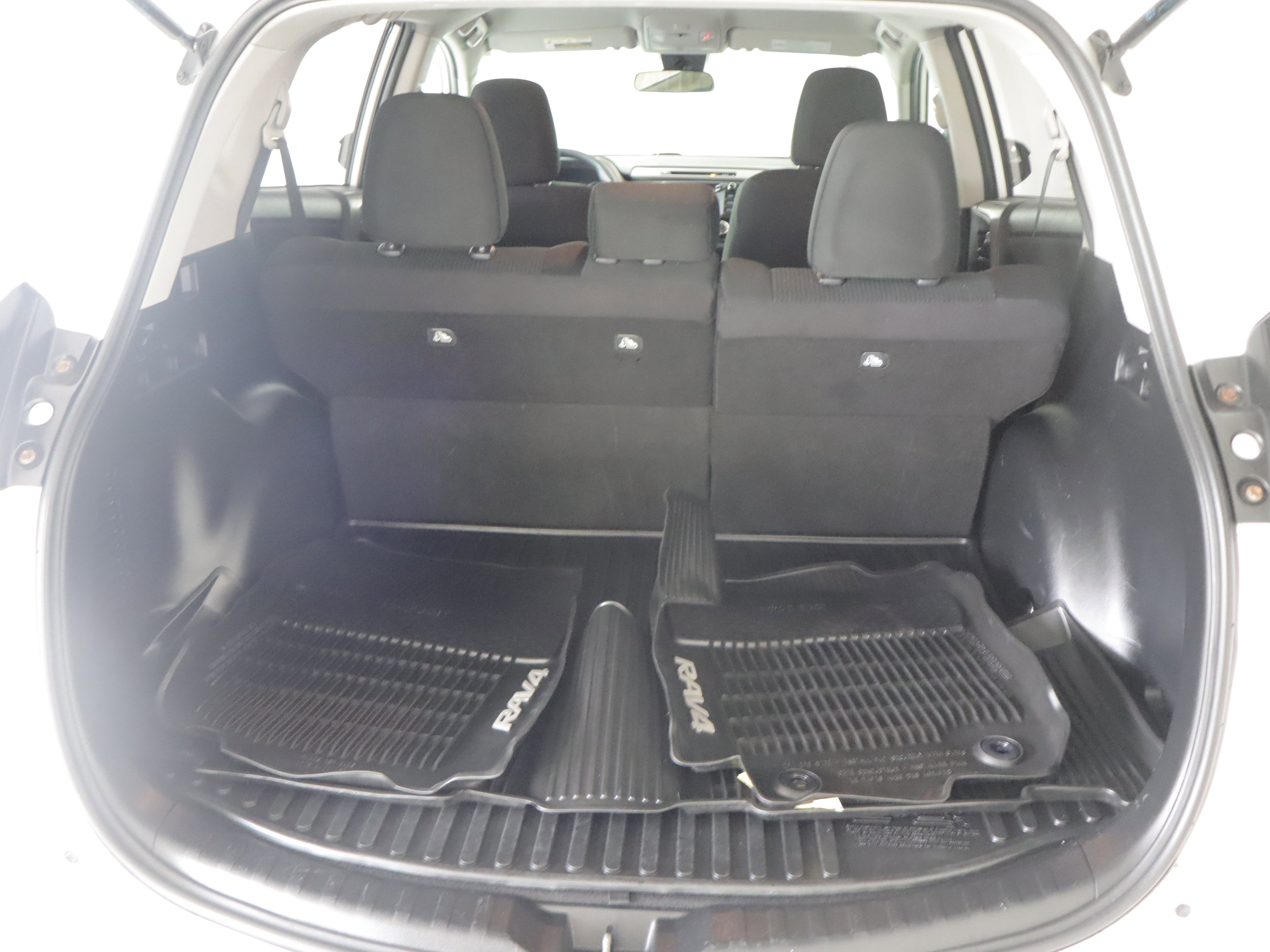 Used 2018 Toyota RAV4 LE w/ All Weather Liner Package AWD/4WD image 18