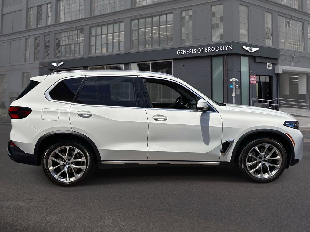 Used 2024 BMW X5 xDrive40i w/ Premium Package AWD/4WD image 2
