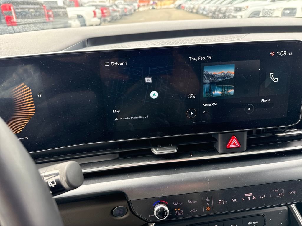 Used 2025 Kia Carnival image 25