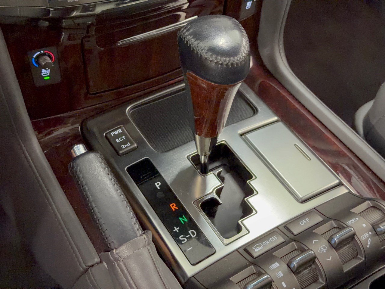 Used 2010 Lexus LX 570 4WD w/ Luxury Pkg image 21