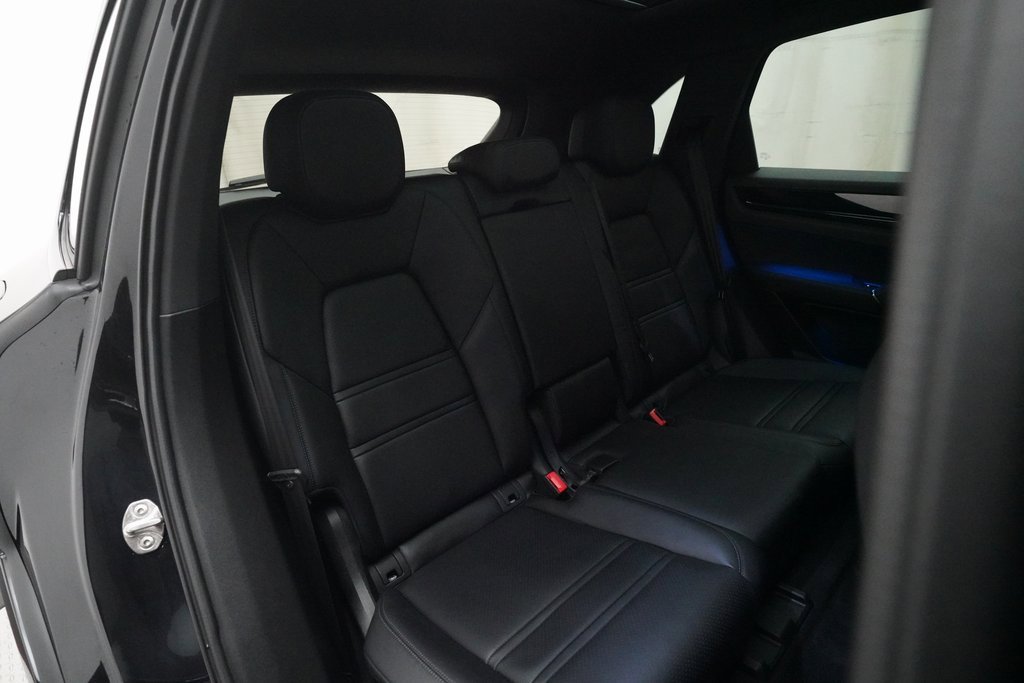 Used 2021 Porsche Cayenne image 30