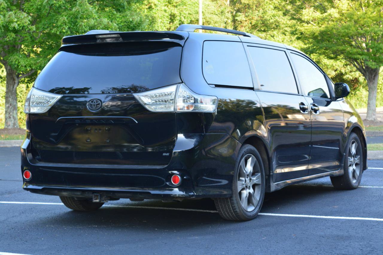 Used 2015 Toyota Sienna SE FWD image 5