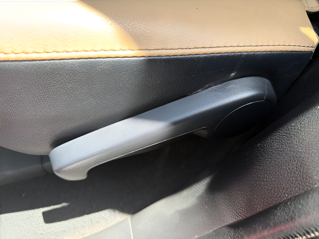 Used 2018 Toyota RAV4 Limited FWD image 21