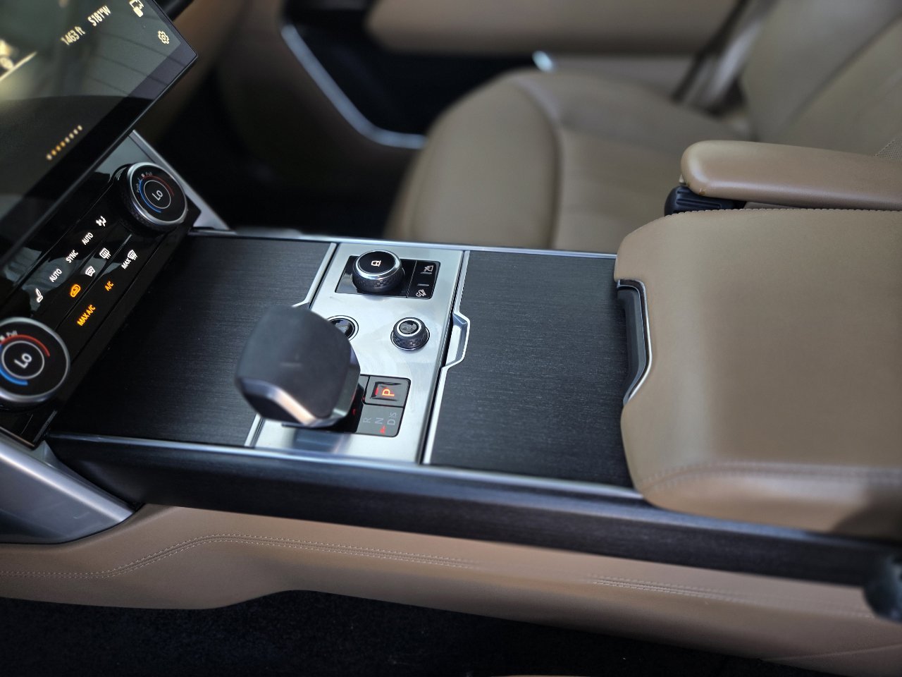 Used 2023 Land Rover Range Rover SE image 20