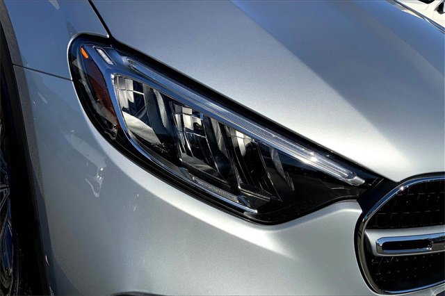 Used 2025 Mercedes-Benz GLC 300 4MATIC image 24