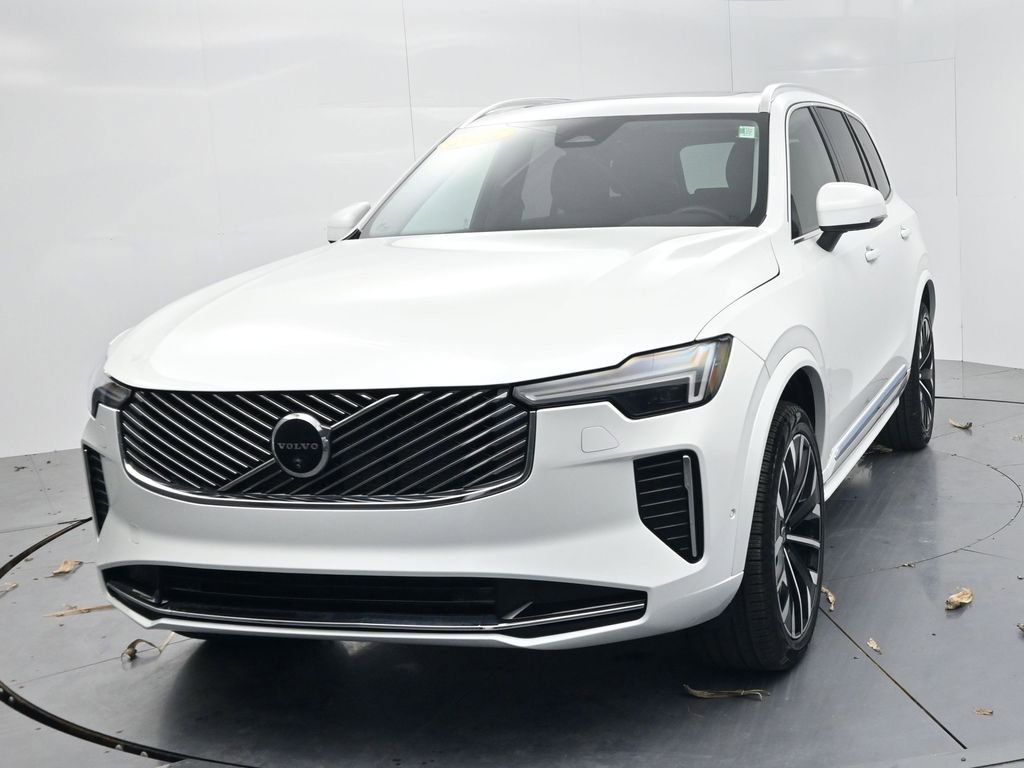 Used 2025 Volvo XC90 B5 Plus image 3