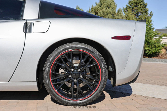 Used 2010 Chevrolet Corvette Coupe w/ 1LT image 5