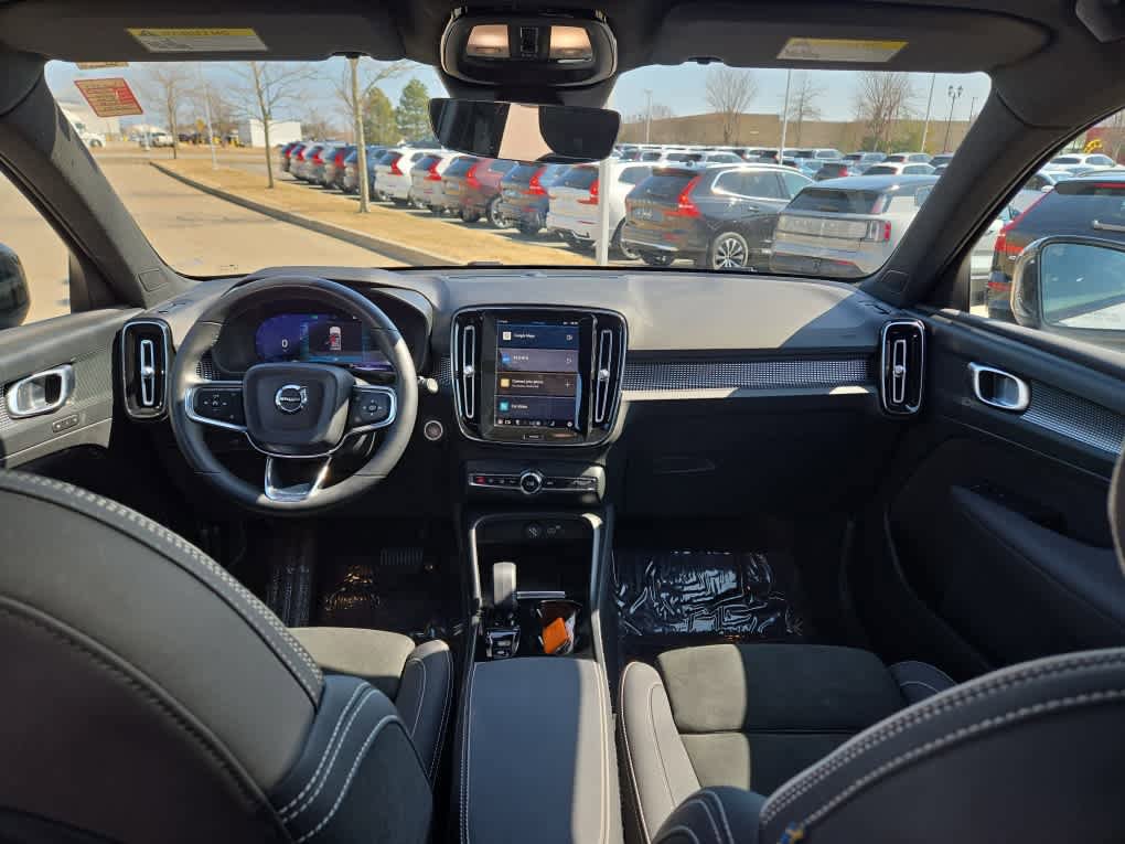 Used 2023 Volvo XC40 B5 Plus w/ Driver Assist Package AWD/4WD image 10