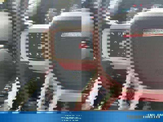 Used 2024 Land Rover Defender 110 SE image 28