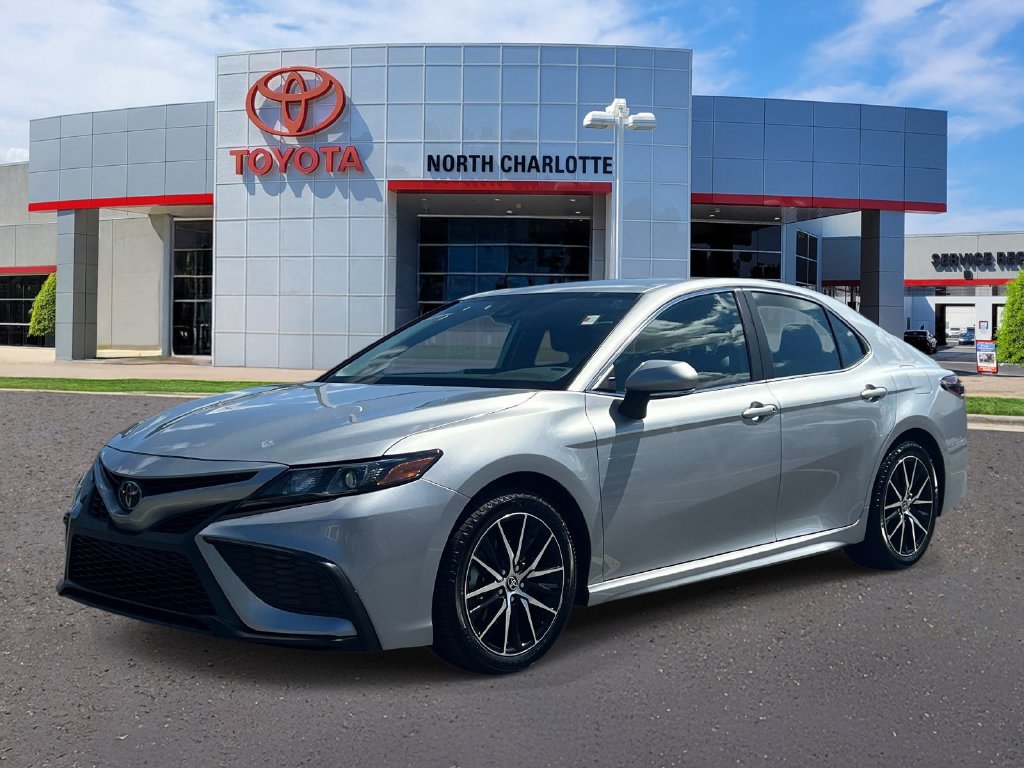 Used 2024 Toyota Camry SE FWD image 4